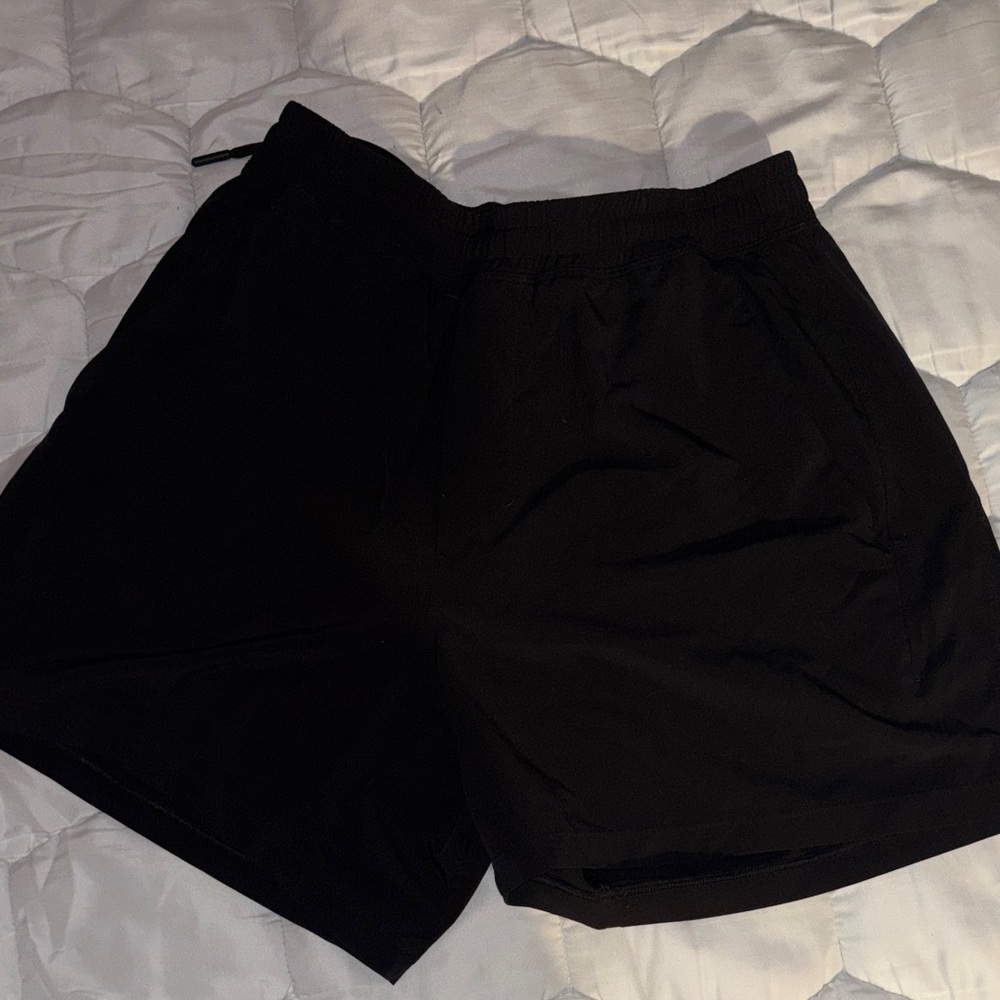 Black lululemon pace breaker shorts 5”